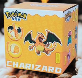 Statuetta Pokémon – Charizard con Poké Ball