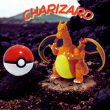 Statuetta Pokémon – Charizard con Poké Ball