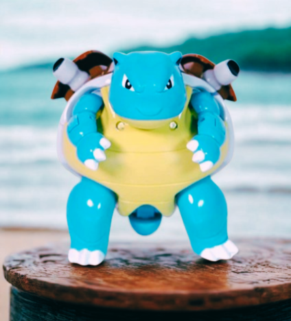 Statuetta Pokémon – Blastoise con Poké Ball